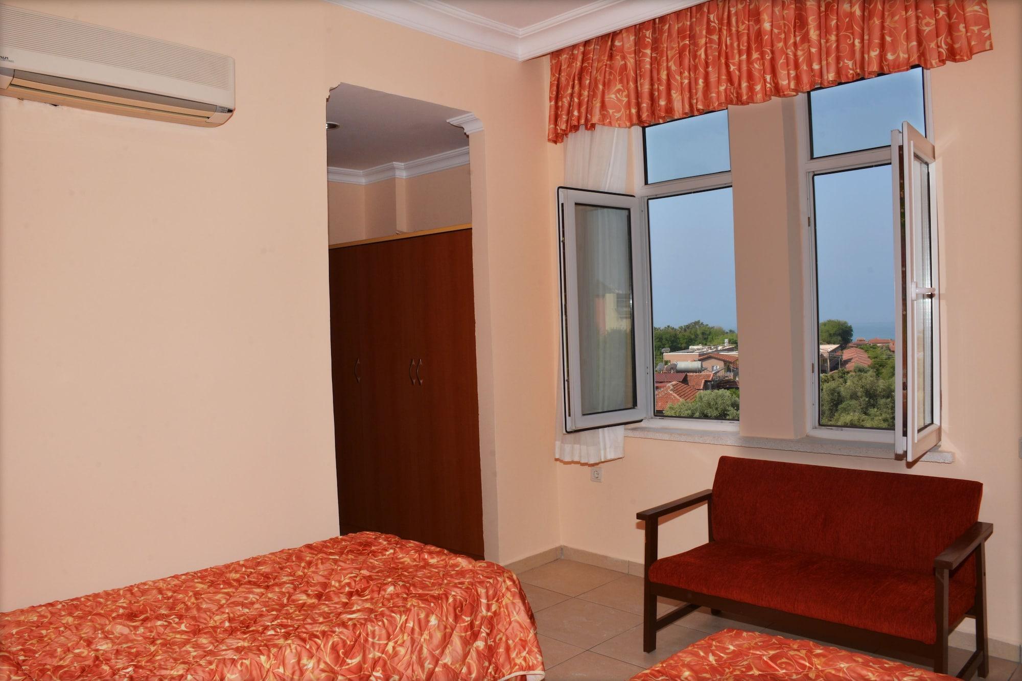 Doppel-/Zweibettzimmer mit Poolblick
