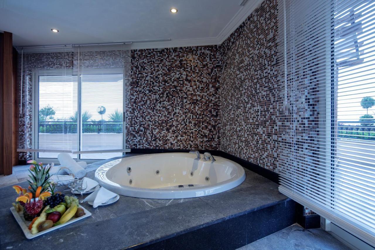 Honeymoon Suite