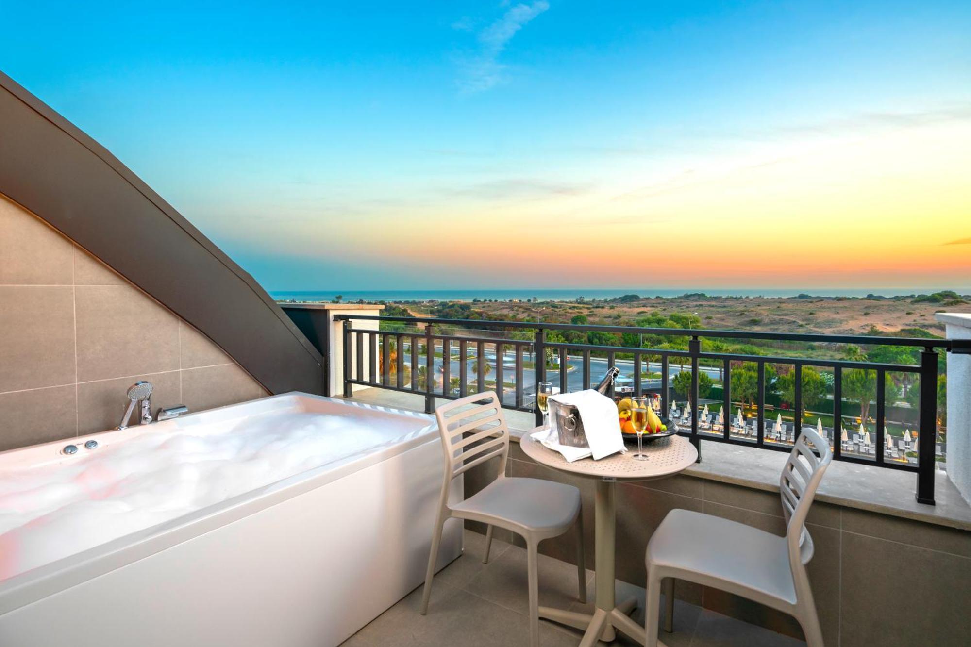 Jacuzzi Room Sea View