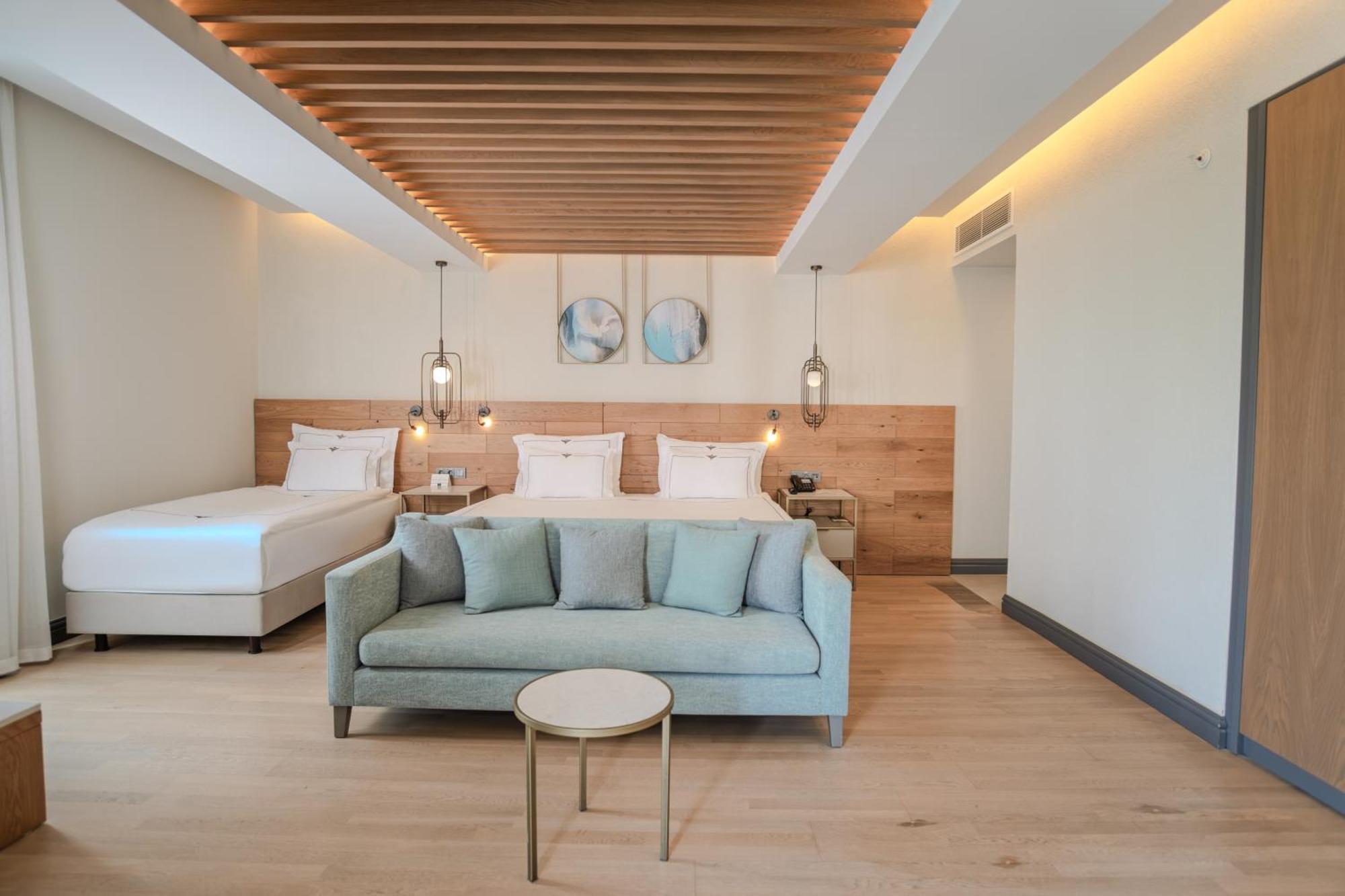 Superior Corner Room