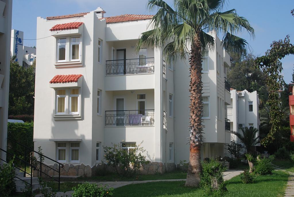 Apartment with Garden View