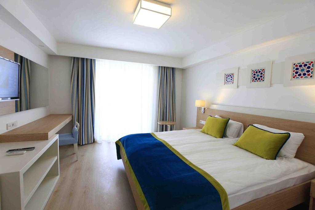 Chambre Standard avec Balcon - Vue Partielle sur Mer