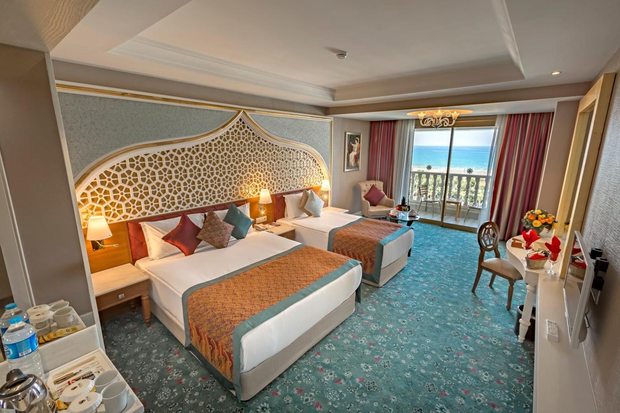 Standard Zimmer mit seitlichem Meerblick