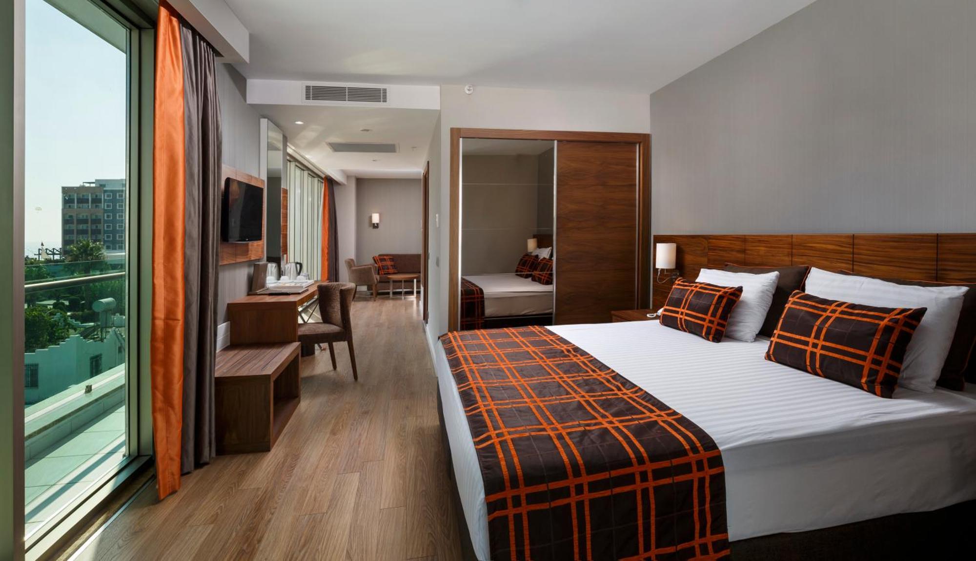 Family Room with Garden View,700059253:JPEG