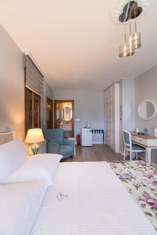 Double Room with Balcony and Sea View,814702211:JPEG