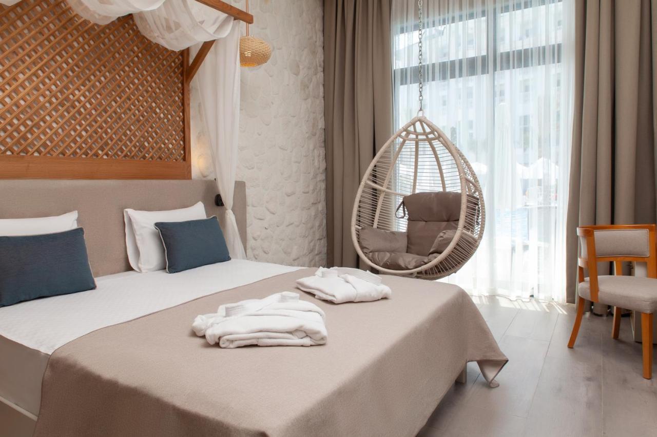 Double Room with Pool View