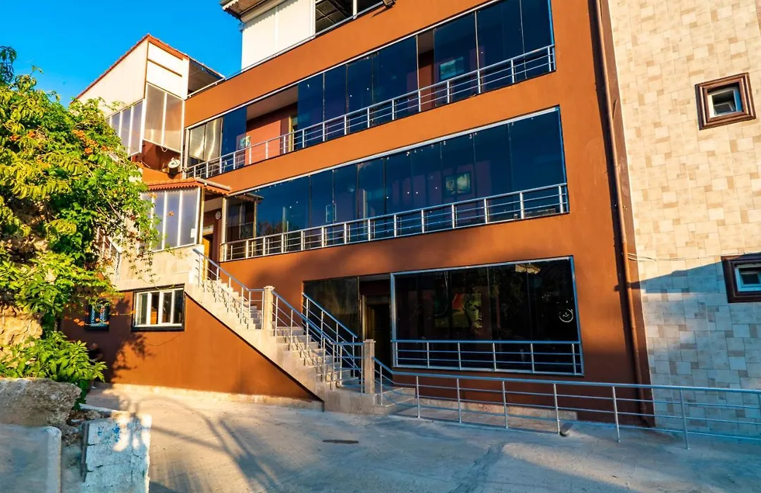 Elvin Otel-1