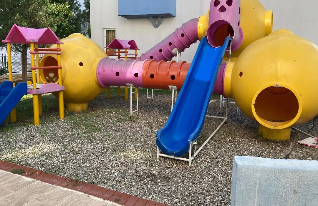 Popular 1 Bed Apart Home In Central Side With Many On Site Amenities Facilities-1