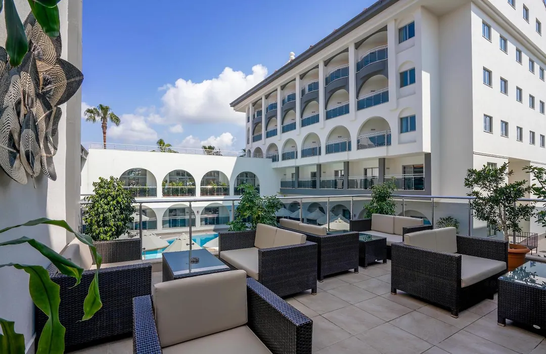 Side Aluna Hotel-1