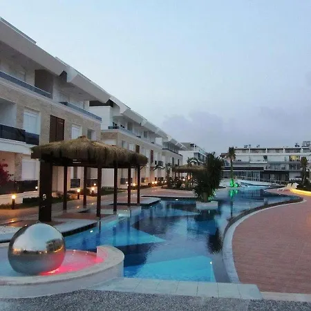 Tropical Gardens Is A 2 Bed 1St Floor Private Home-3