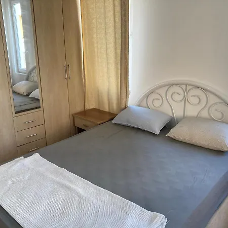 In The Perfect Location In Resort The Home Will Guarantee A Wonderful Holiday-3