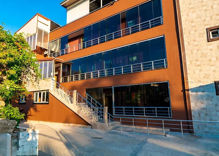 Elvin Otel Side