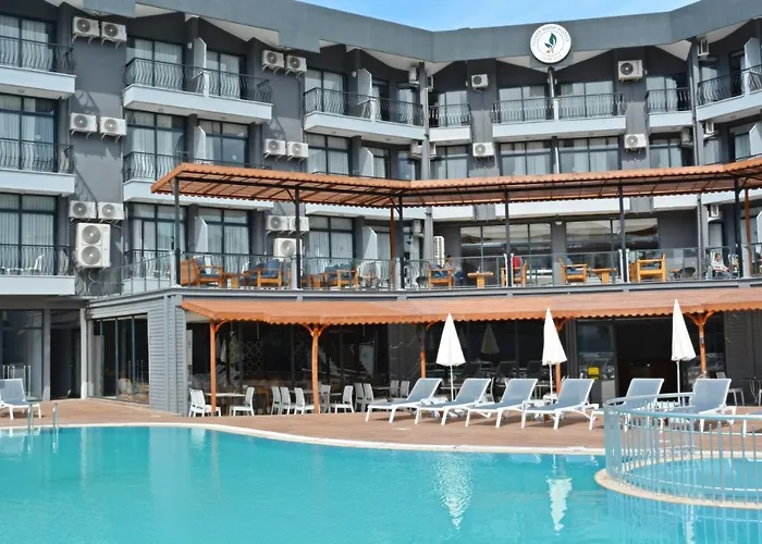 Clover Magic Park Side Hotel