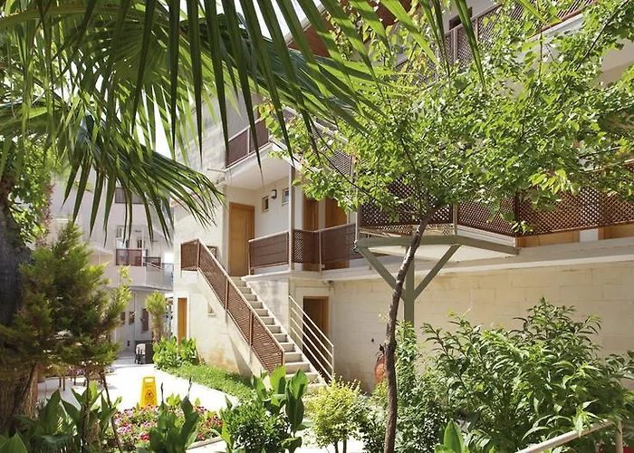 Yali Hotel Sidé