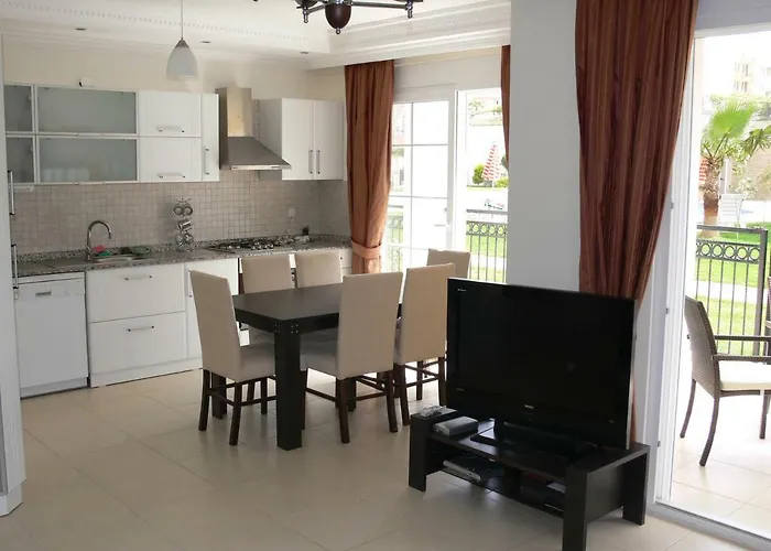 palm garden apartments Side